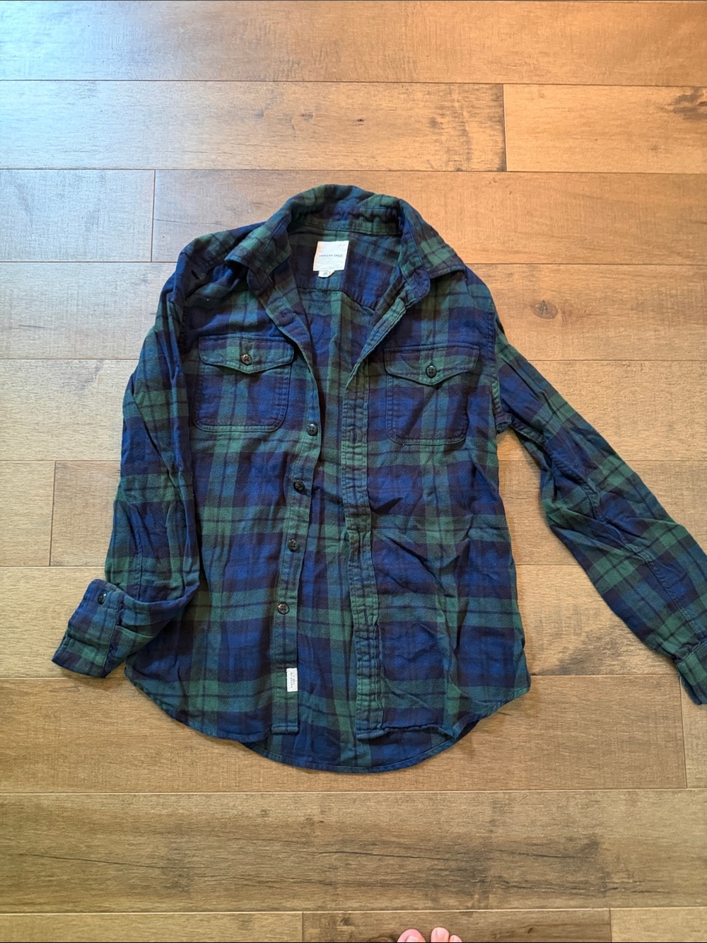 🎉American Eagle Outfitters Green and Navy Plaid Button-Down Shirt